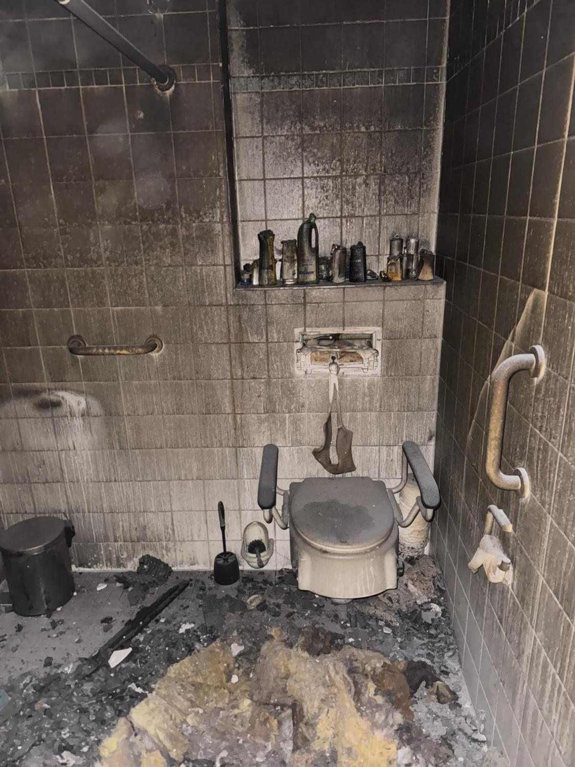 Sanitärraum nach dem Brand